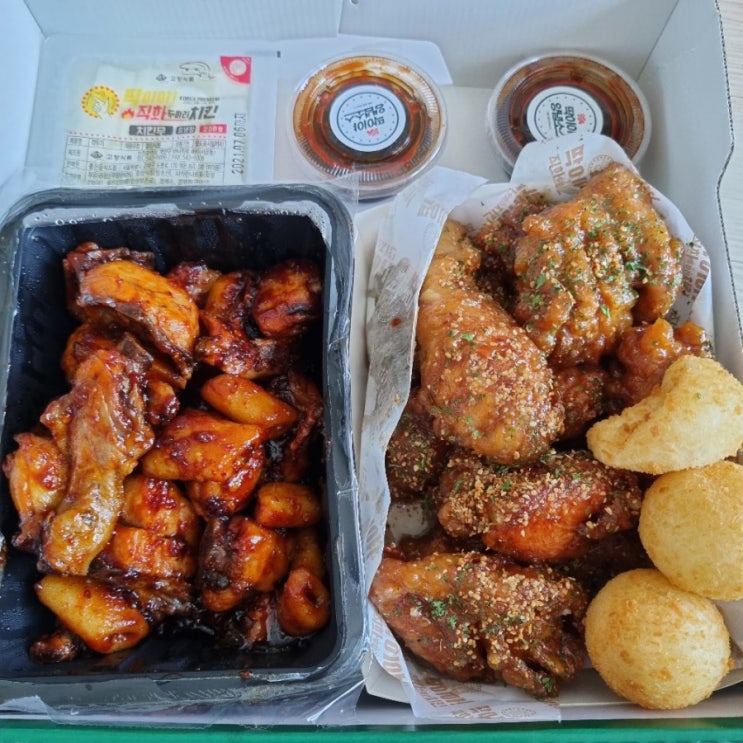 시흥 배곧딱이야직화두마리치킨 배곧점 치킨맛집 !! 배달후기 신메뉴 맵빠다 , 매콤한 직화양념바베큐 ~맵단짠! 강추! 시흥 배곧딱이야직화두마리치킨 배곧점 치킨맛집 !! 배달후기 신메뉴 맵빠다 , 매콤한 직화양념바베큐 ~맵단짠! 강추!