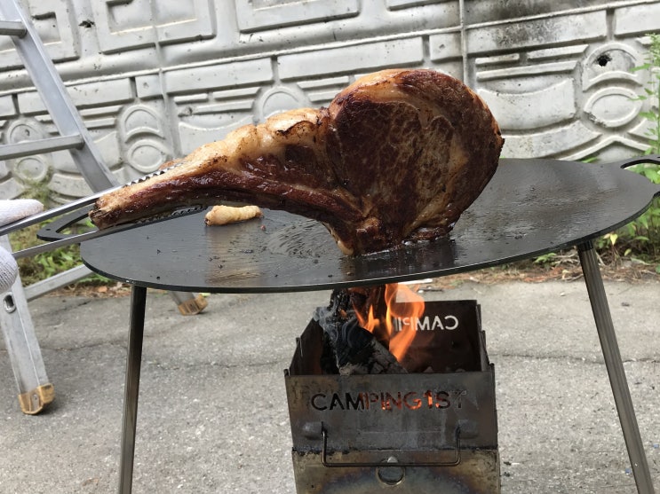  캠핑고기는  이트락고깃간에서  맛있는 스테이크로  기분 좋게!