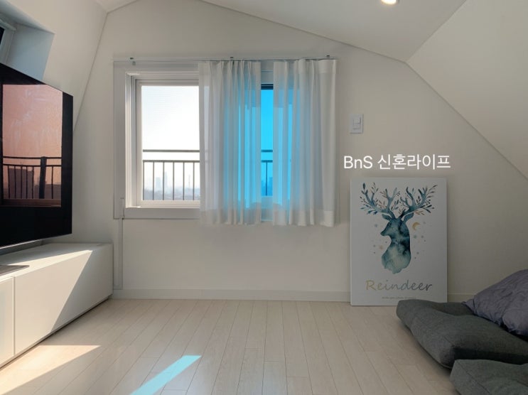 [인테리어] 복층 다락방 화이트 미니멀 인테리어(한샘 거실장, 좌식쇼파베드, 접이식 좌식 테이블)