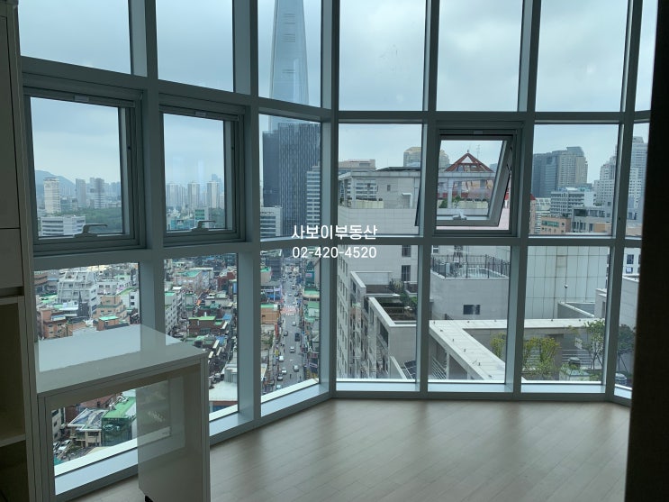  사보이시티 잠실 1.5룸 전세 / 롯데타워 정면뷰 / 통유리 오피스텔 소개드립니다.