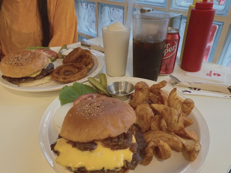 서울대입구역 샤로수길 맛집, 나인온스버거 밀크쉐이크는 국룰이지!