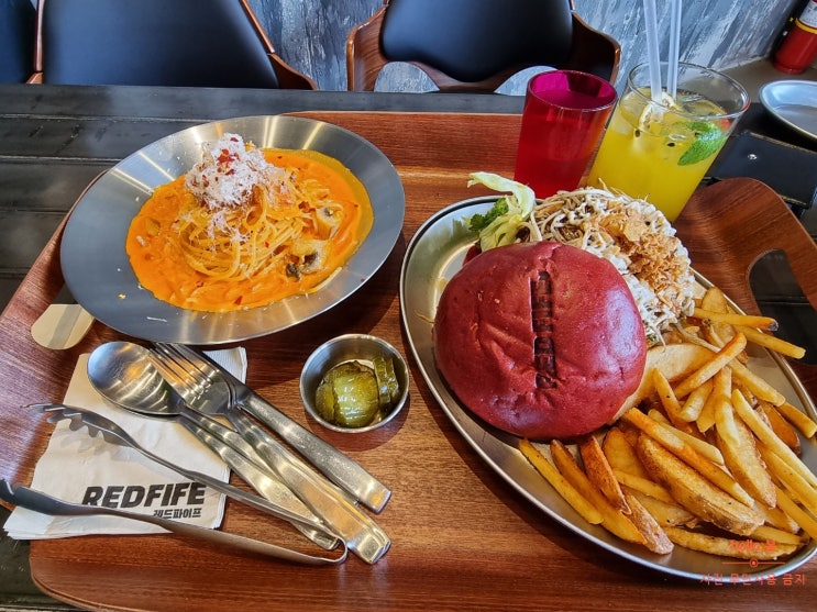  파주 브런치카페 레드파이프 : 대형 공간의 프라이빗 데이트 즐길 수 있는 곳 / 한강뷰 맛집 루프탑