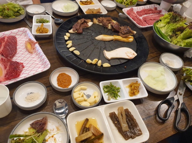  청도 밥집, 운문산 한우가든, 한우직판장에서 샀어요. 가족끼리 가면 좋음.