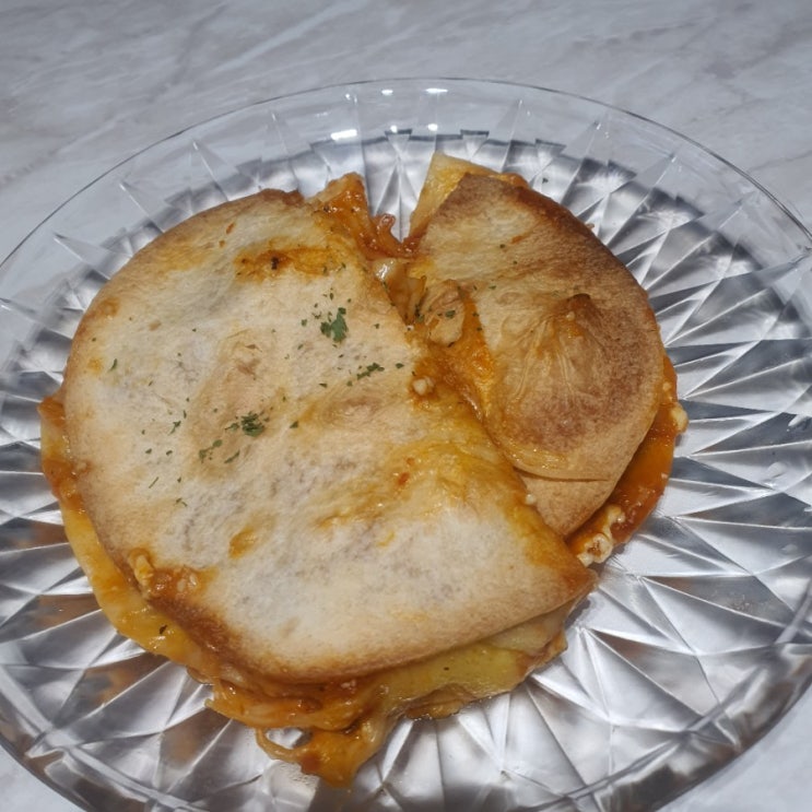  초간단 자취생 요리<퀘사디아> - 오늘 저녁에는 치맥대신 퀘맥어때요?