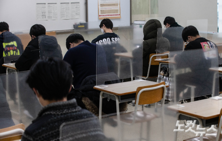 "기면증도 수능 편의제공 필요한 '장애'…교육부, 권고 불수용"