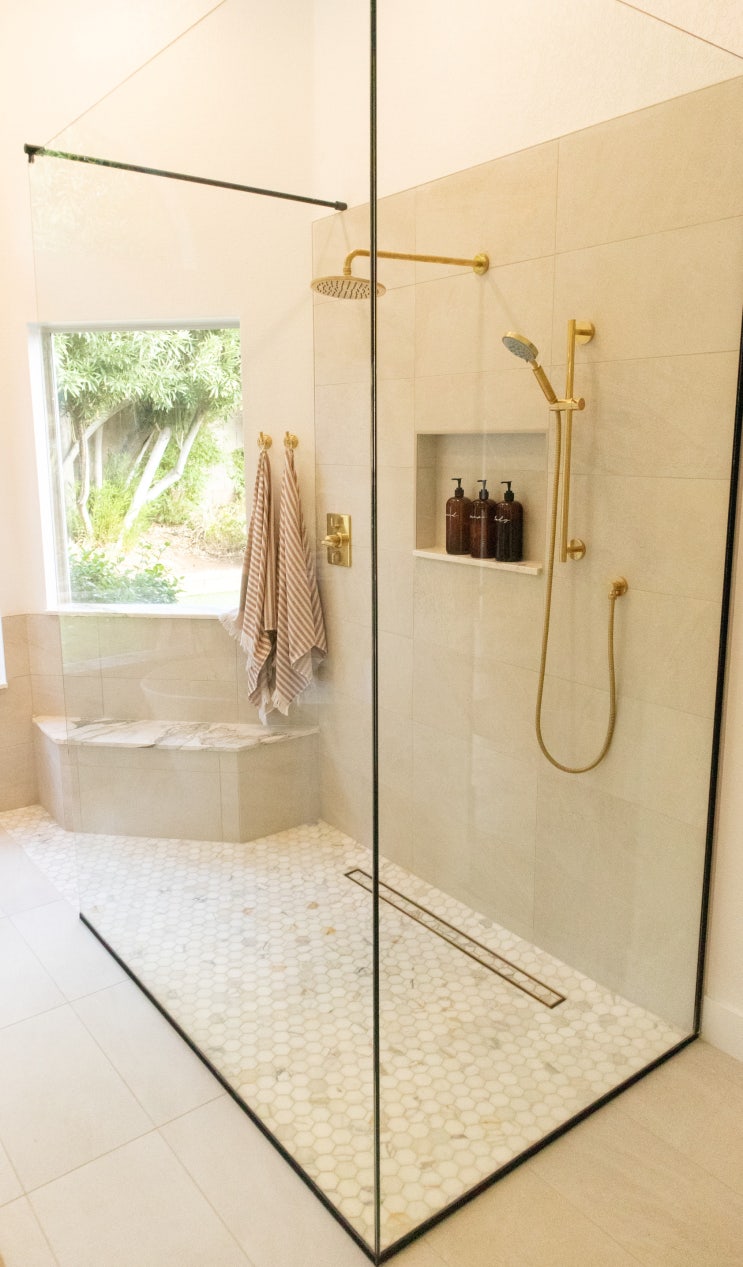 샤워부스 - 욕실의 습기와 물때 걱정을 덜어낼 수 있는 가장 간단한 방법