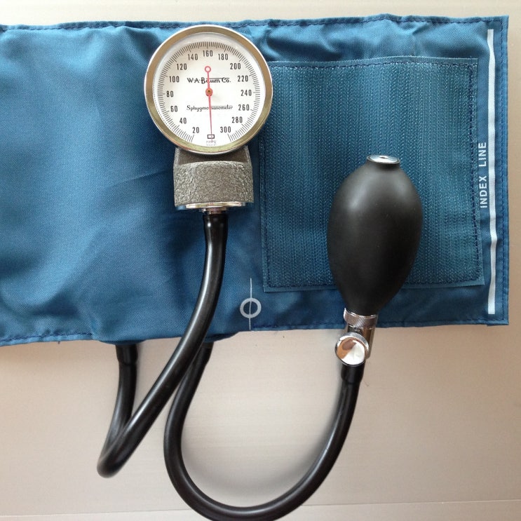 고혈압 저혈압 혈압약 종류 복용시간 효과 정상수치 부작용 코로나백신 오메가3