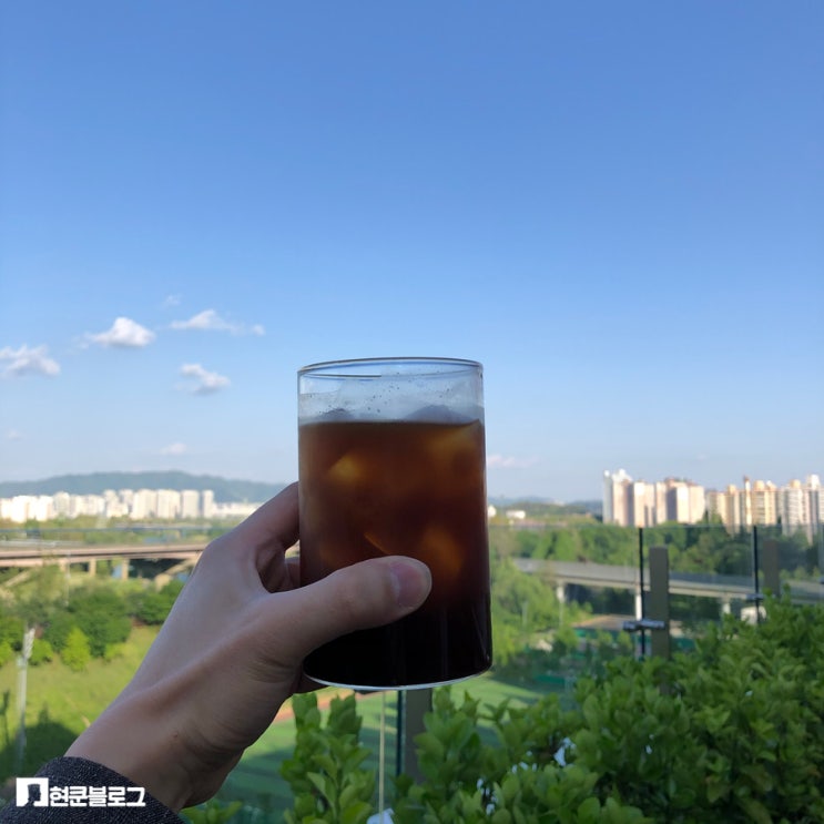  삼성동 카페 - 앙떼띠 커피로스터리 / 시원한 탄천뷰가 인상적이고 맛있는 커피를 즐길 수 있는 곳