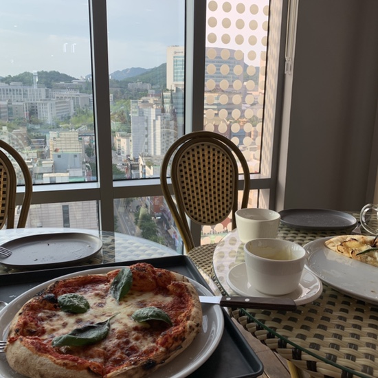  신촌현대백화점맛집 피자 데이트 in 폴베리 신촌점