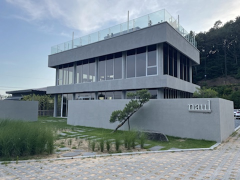 김포_주차장 크고 루프탑이 있는 카페나울