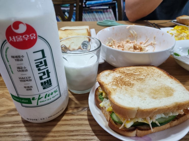  서울우유 그린라벨 라이트하고 깔끔한 맛 좋아하는 분들에게 추천해요.