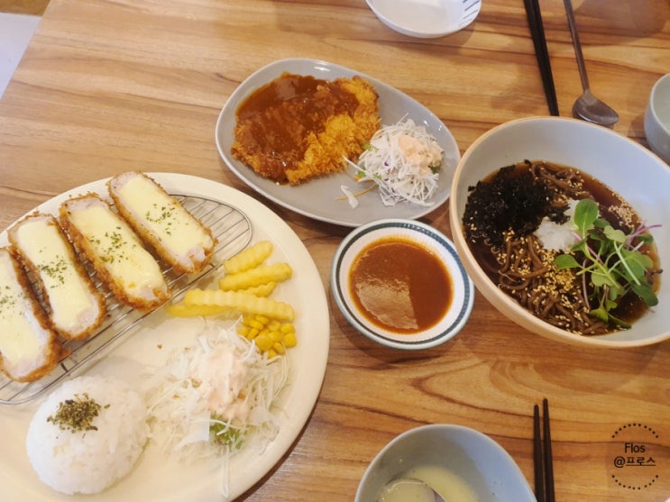  정자역 돈까스 맛집 시계토끼. 분위기도 맛도 좋아 두마리토끼 잡았어요.