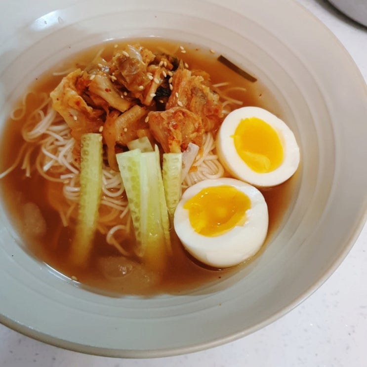  10분완성 냉면육수로 해먹는 시원한 김치말이 국수
