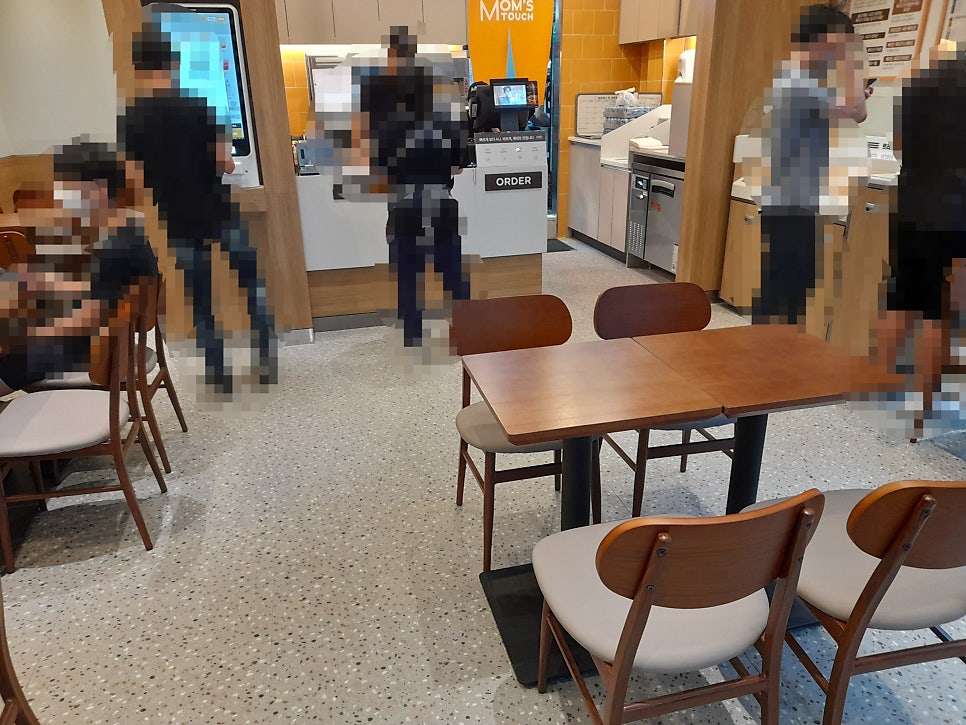맘스터치파주적성점 사진 3