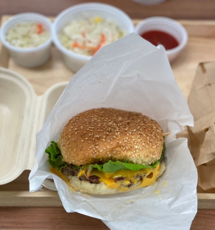 4.2 BURGER CREW의 '더블치즈 버거 세트' 4.2 BURGER CREW의 '더블치즈 버거 세트'