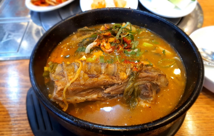  국민 점심메뉴 뼈해장국으로 간단하게 점심 해결하기