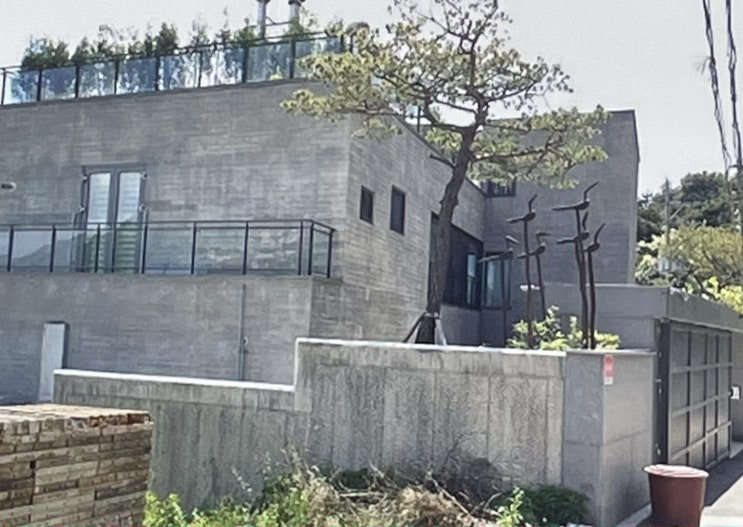 한채아 집 어디 건물주가 꿈이었다는 그녀 100평짜리 신혼집에서 살다가 시댁살이도 하다 다시 이사를 갔다고 하는데... 한채아 집 어디 건물주가 꿈이었다는 그녀 100평짜리 신혼집에서 살다가 시댁살이도 하다 다시 이사를 갔다고 하는데...