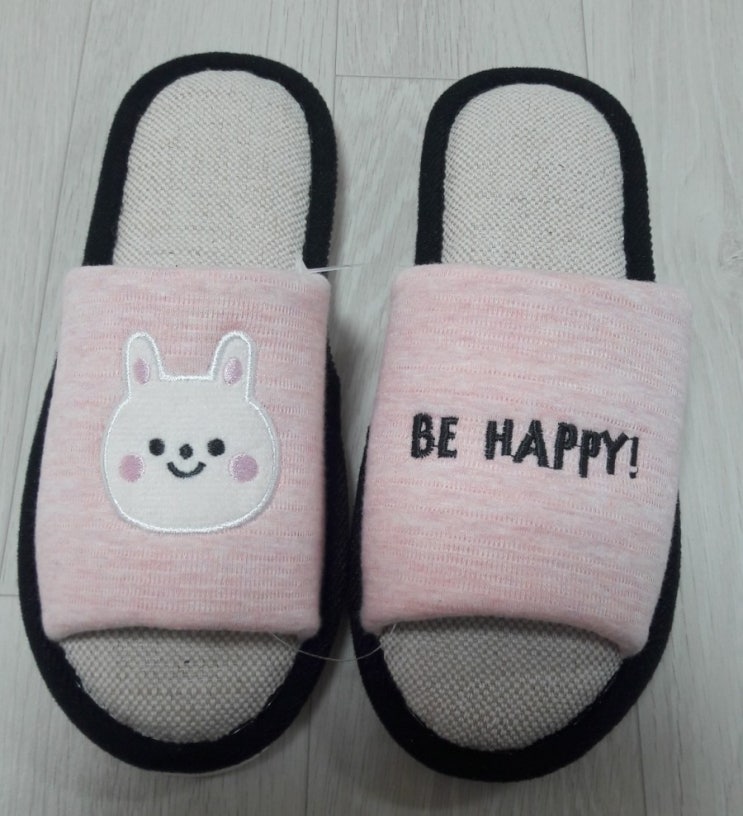  다이소 푹신한 실내화 추천, 토끼그림실내화 곰돌이그림 실내화 BE HAPPY! 5천원주고 샀어요.