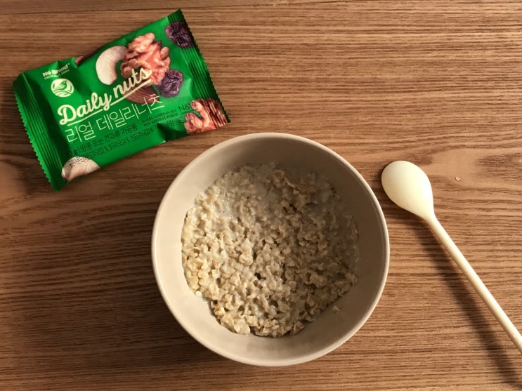  주말 아침메뉴 오트밀 퀘이커로 간단하게 한 끼 섭취