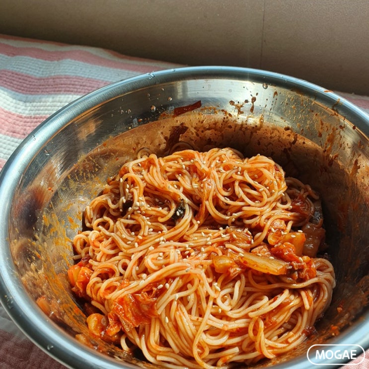  자취 요리 :  김치비빔국수 레시피