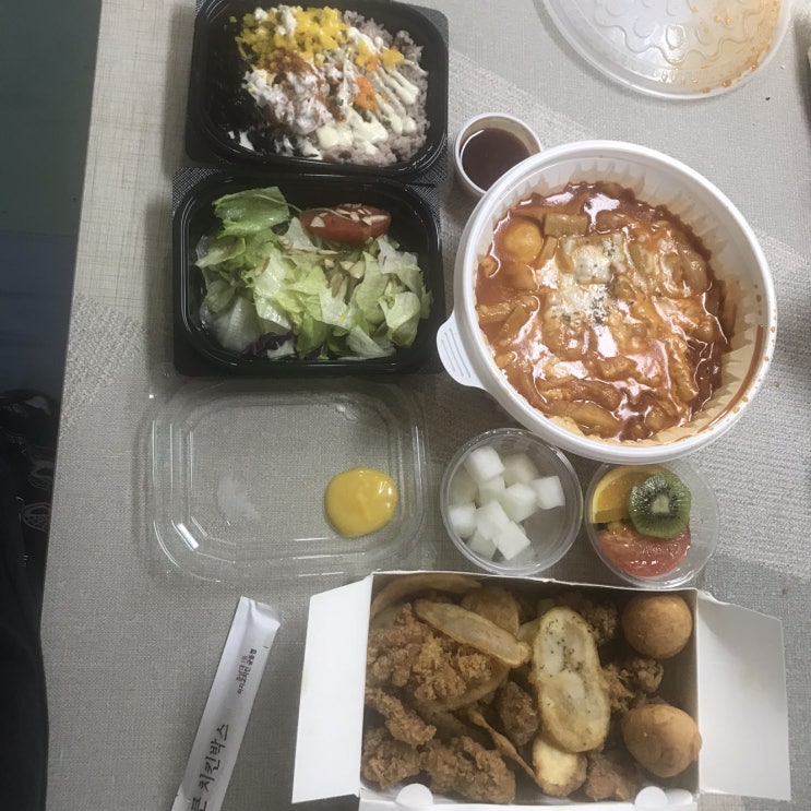  대전 제일 큰 치킨 박스 [치킨카페 이지고 충남대점] 치킨 한 마리와 치즈떡볶이!!