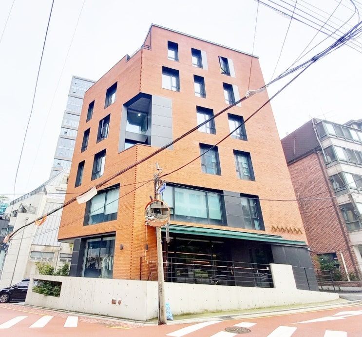  강남구 삼성동 엔틱한 디자인의 신축 통사옥 임대