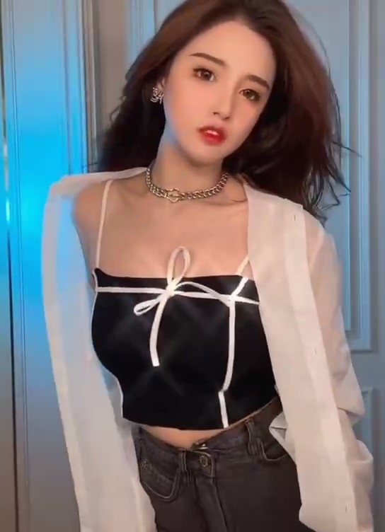  백댄서 출신 이국적인 미모 여캠 bj김미나 움짤 섹시 사진모음!!