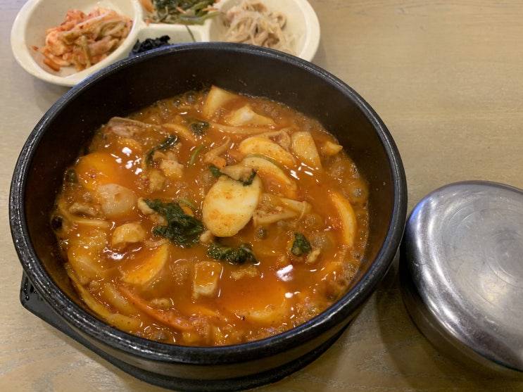 <대전 법동 맛집> "김밥천국 법동점" 학창 시절 추억의 메뉴 뚝배기 닭갈비 (6.8) <대전 법동 맛집> "김밥천국 법동점" 학창 시절 추억의 메뉴 뚝배기 닭갈비 (6.8)