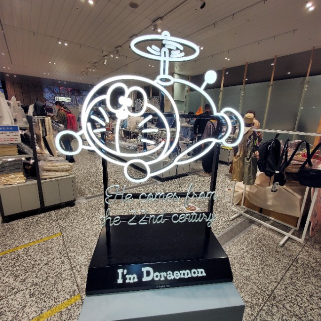  도라에몽 50주년 스토어에서 굿즈 구경하고왔어요