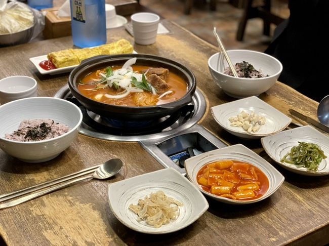 서면 밥집 [묵은지돼지김치찌개본점] 밥과 라면 무한리필 김치찜 맛집