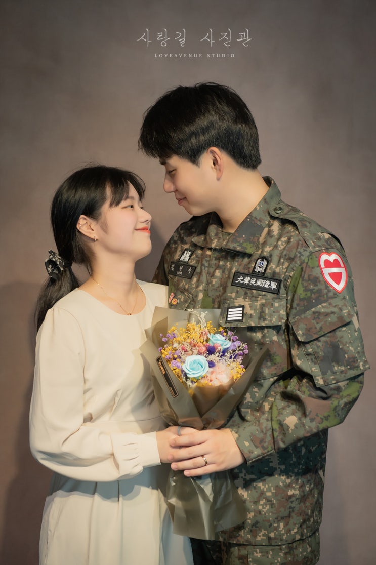  군화를 신은 강철부대 친구들 전역 축하! 곰신에서 꽃신 축하해요. :D