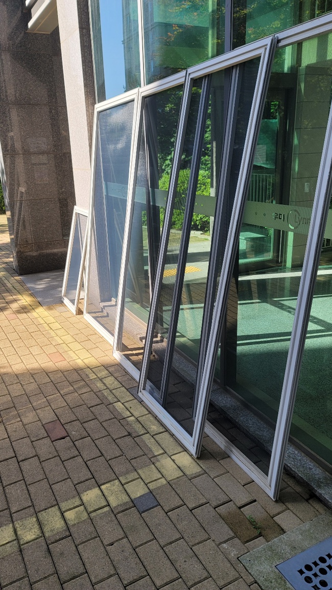  방충망 시공 저렴하고 확실하게 보수한 사례
