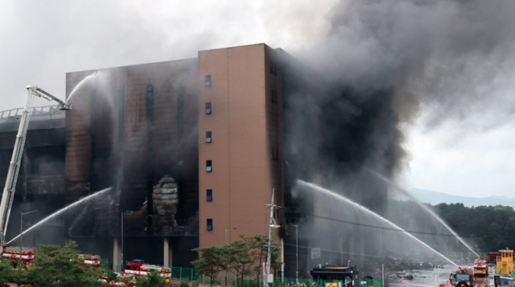  6월 19일: 쿠팡, 물류센터 화재에 사과…"고립 소방관 조속한 구조 기원"