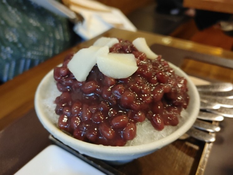 [인천/중구] 팟알(Pot_R)-100년 넘은 일본식 근대 건물 카페. 건물 자체가 인테리어인 카페. 팥이 맛있어 팥빙수와 모찌가 맛있네요. 진한 향과 탄맛의 커피가 좋네요