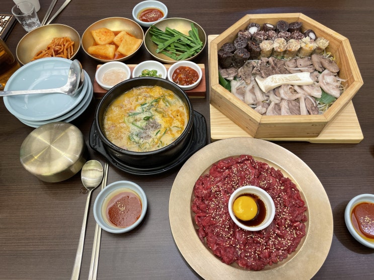  군자 청와옥의 모든 메뉴로 한 상차림 | 순대국  수육  육회  오징어볶음  어리굴젓