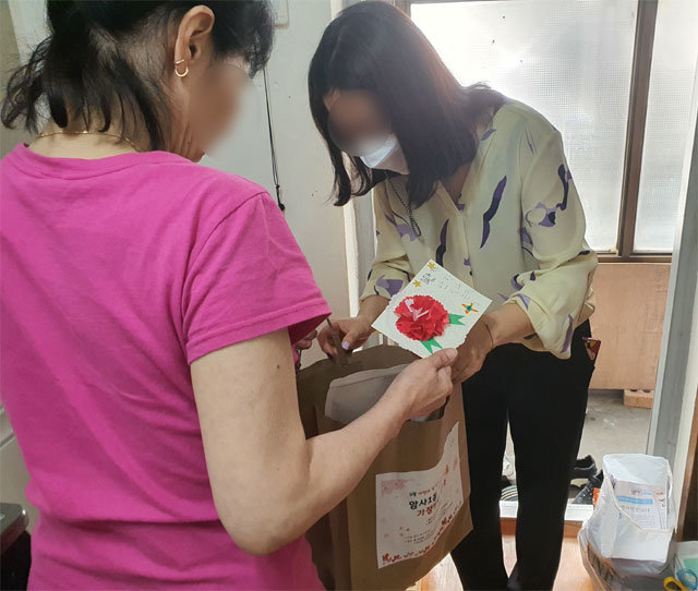 이웃 돌보는 이웃, 복지 사각 메운다 이웃 돌보는 이웃, 복지 사각 메운다