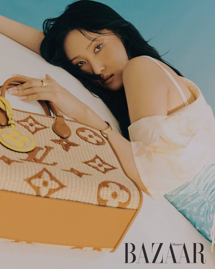 루이비통 라피아 토트백 온더고 수영복 화사 화보속 여름 패션