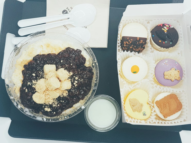 제주 동문시장 청년몰. 마카롱엔 마크. 디저트엔 크로쿠. 제주카페 관광지 솔직리뷰 제주 동문시장 청년몰. 마카롱엔 마크. 디저트엔 크로쿠. 제주카페 관광지 솔직리뷰