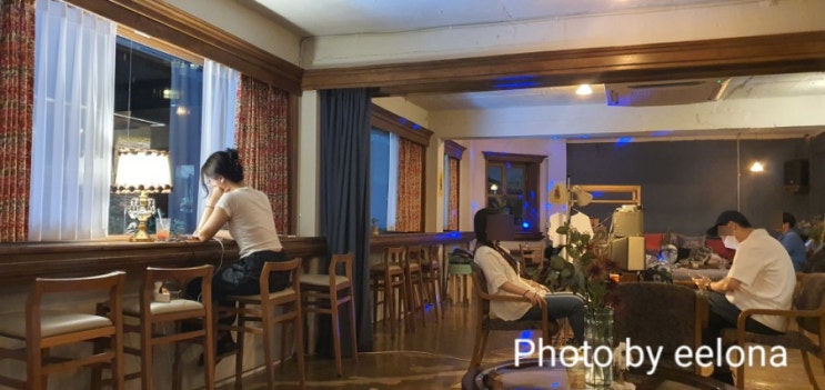  [카페소개] 모므로살롱 성수동카페 디저트카페 커피/와인 레트로 감성카페 데이트코스