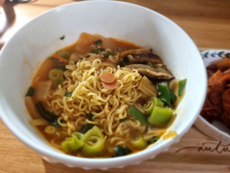 삼양라면 라면의 원조 진한국물의 삼양라면오리지널, 라면 추천! 삼양라면 매운맛 도 출시되었어요! 삼양라면 라면의 원조 진한국물의 삼양라면오리지널, 라면 추천! 삼양라면 매운맛 도 출시되었어요!