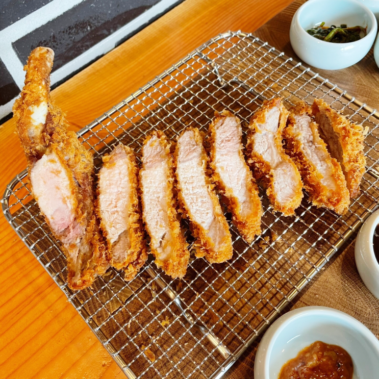  흑돼지 카츠 맛집을 찾는다면 들어오세요