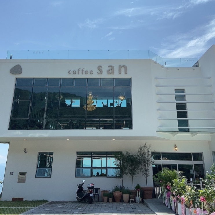  마산 신상카페 통유리창 뷰맛집[커피산(Coffee San)]