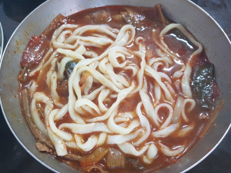육개장 칼국수로 유명한 <문배동 육칼> 육개장 칼국수로 유명한 <문배동 육칼>