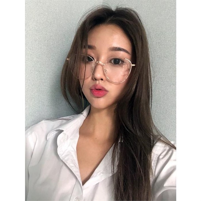 잘나가는 여자 캣츠아이 오버사이즈 메탈 안경 빅사이즈 안경테 추천해요 잘나가는 여자 캣츠아이 오버사이즈 메탈 안경 빅사이즈 안경테 추천해요