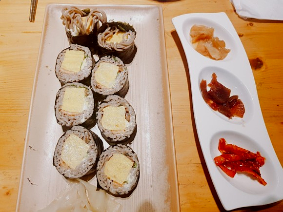  [서울 강남구] 136길 육미 : 논현동 메밀김밥 맛집 (강남구청역, 학동역)