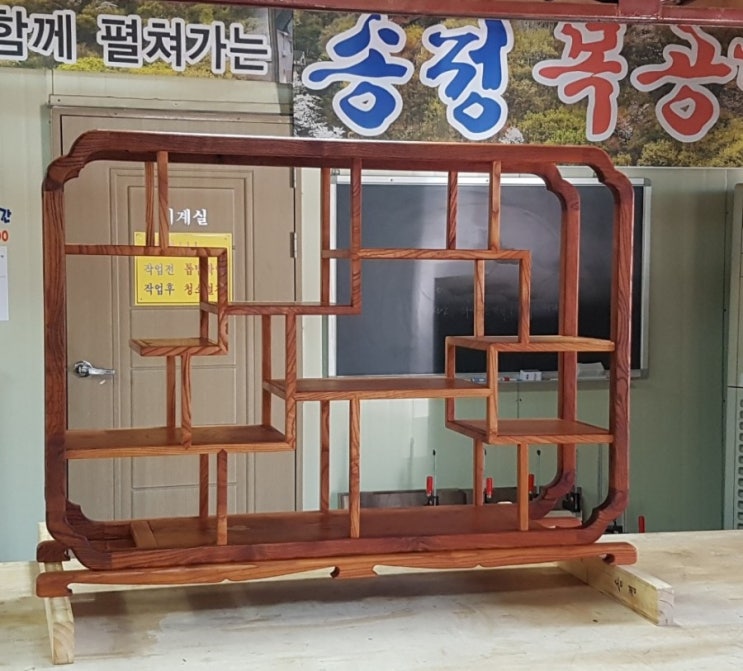  참죽, 느티나무 선반 장식장