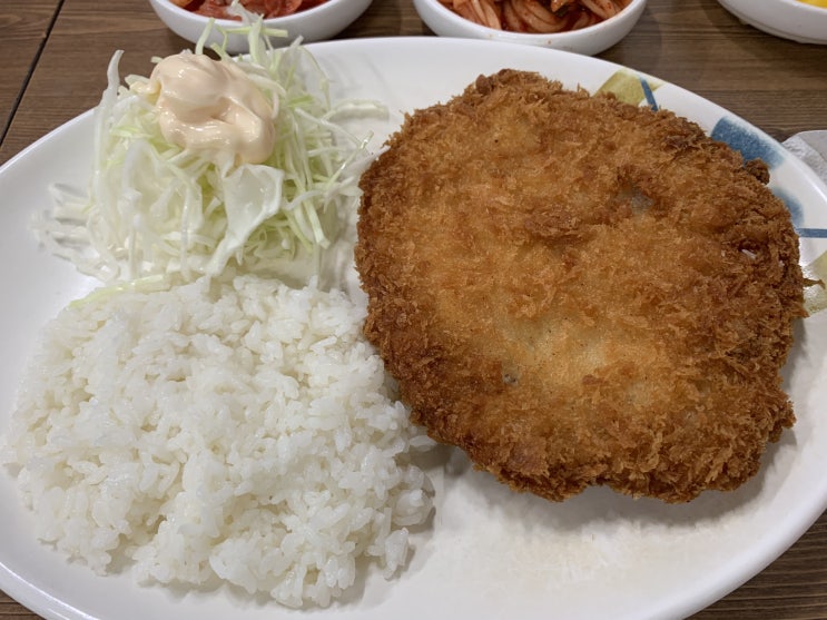  동네 분식집 돈까스 지대로 나오구만!?