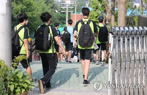  2학기 전면 등교 - 7~8월 교직원·고3 백신 접종(종합)