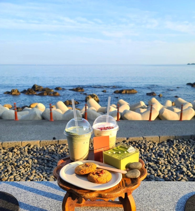  기장 카페 덕미_ 바다를 품은 카페 수제케이크 맛집 (힐튼호텔 옆)