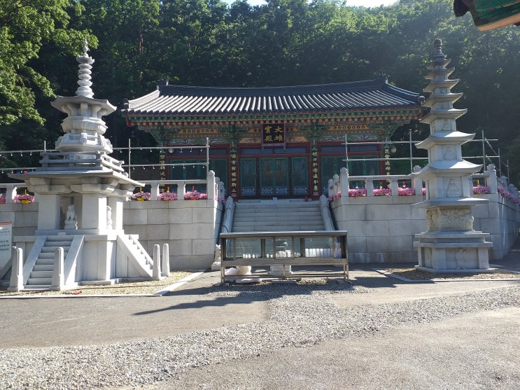  마에이불입상의 설화를 간직한 사찰.  파주 용암사(龍巖寺)